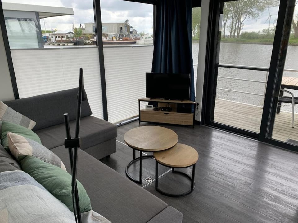 EVASION Docked boat in Middelkerke