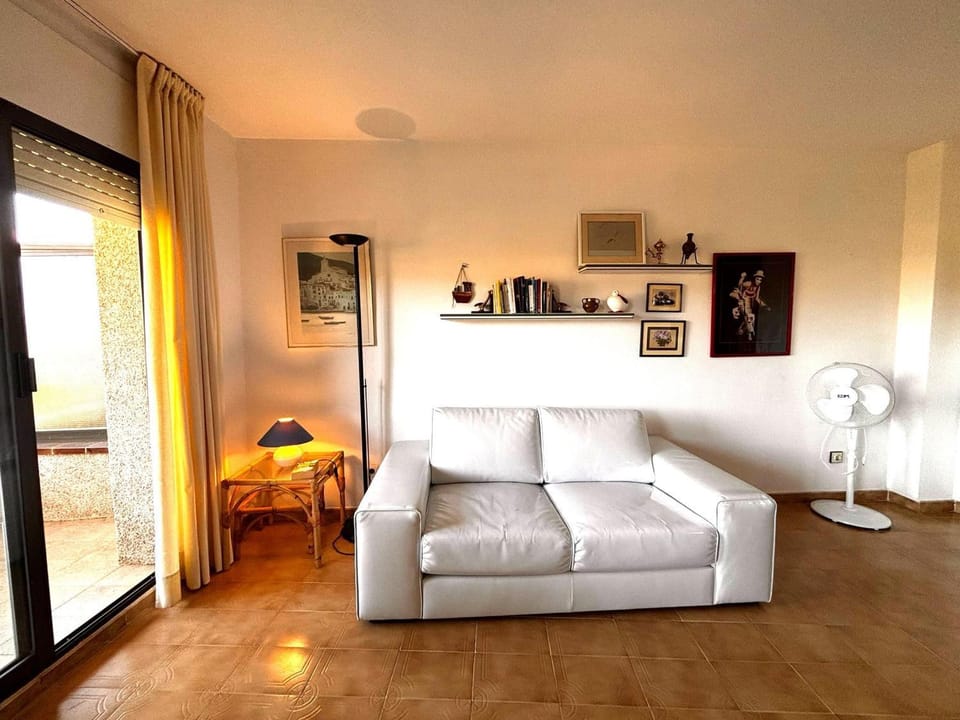 Apartamento junto a la Playa, L'Estartit, Mascotas Bienvenidas - ES-323-77 Apartment in Baix Empordà