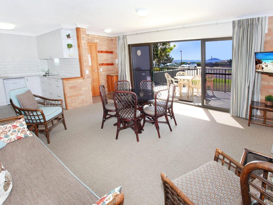 TV and multimedia, Balcony/Terrace, Kitchen or kitchenette, Living room, Dining area