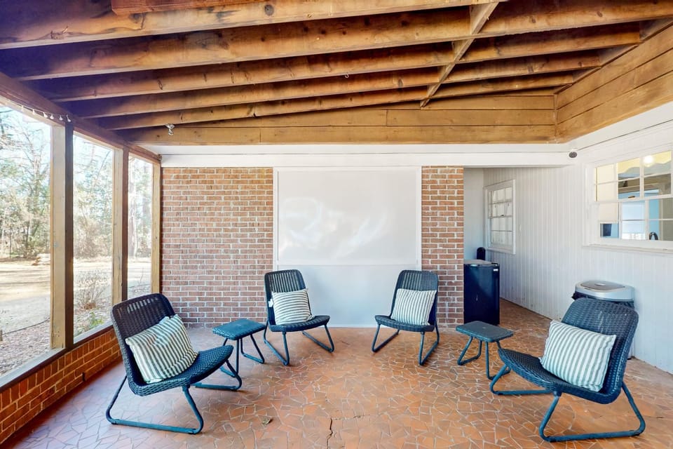 6 Mi to Dtwn: 'Macon Memories' Dog-Friendly Haven House in Macon
