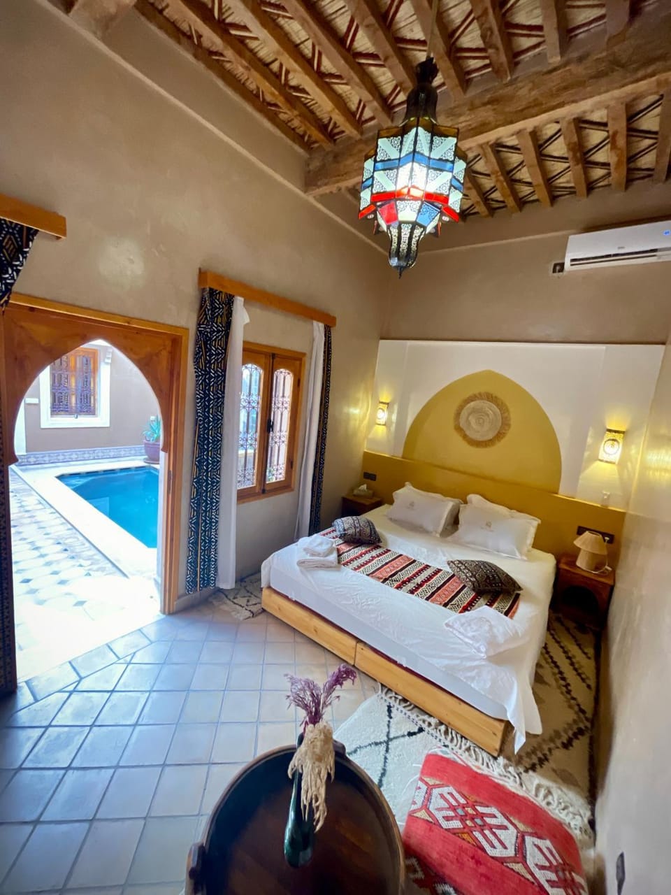 Bed, Photo of the whole room, Bedroom, Pool view, Swimming pool, towels