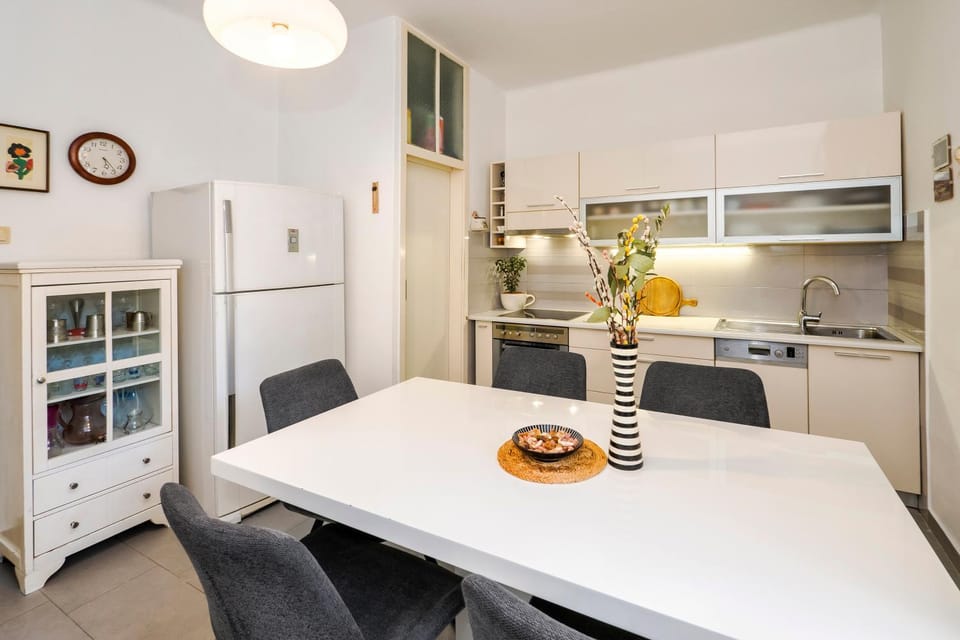 Dining area, Diving