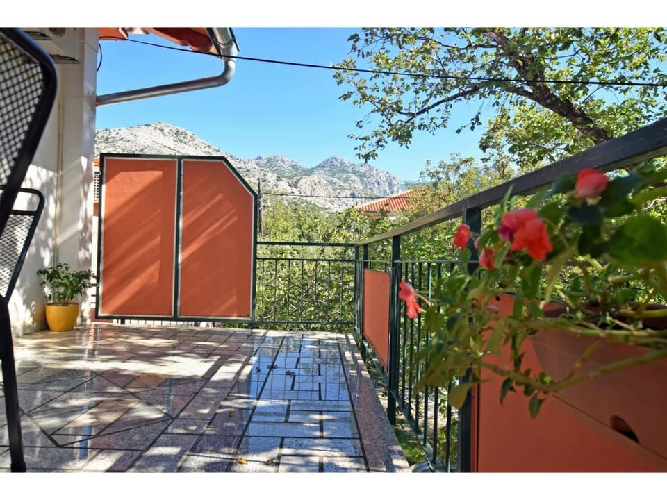 View (from property/room), Balcony/Terrace, Mountain view