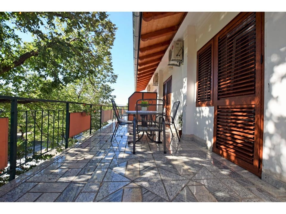 View (from property/room), Balcony/Terrace, Mountain view