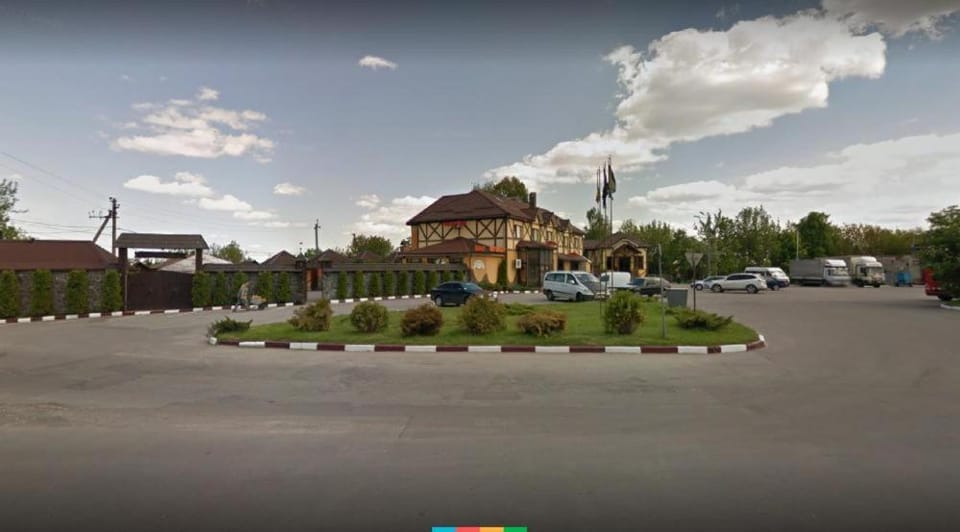 Street view, Location, Parking