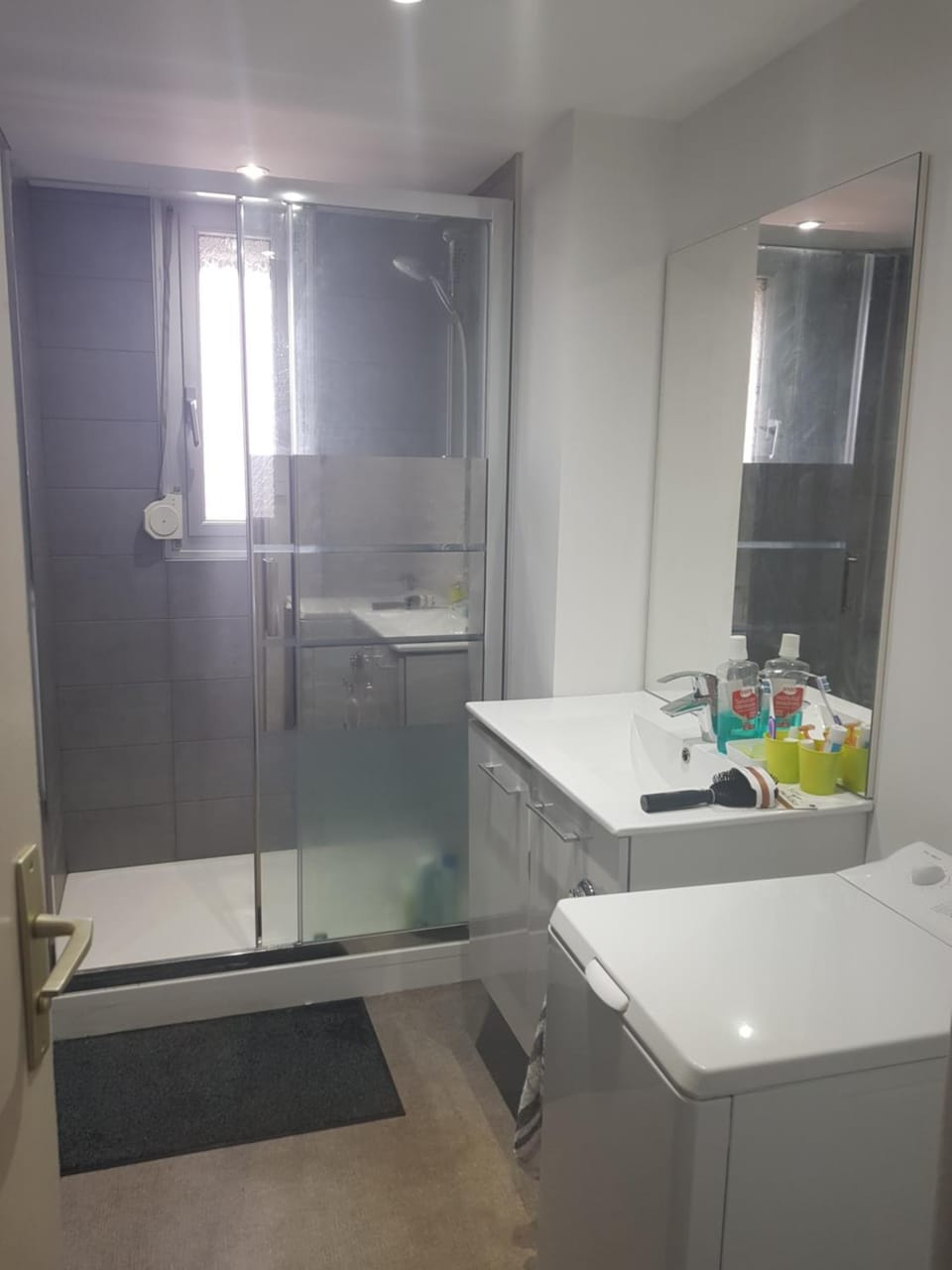 Appartement calme 3 chambres avec lit double Wifi - Parking facile Apartment in Grand Est