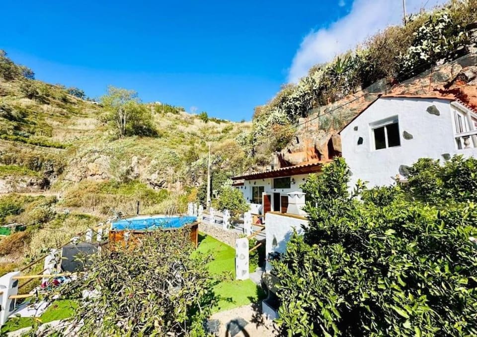 Property building, Day, Natural landscape, Garden, Garden view, Mountain view, Pool view, Swimming pool