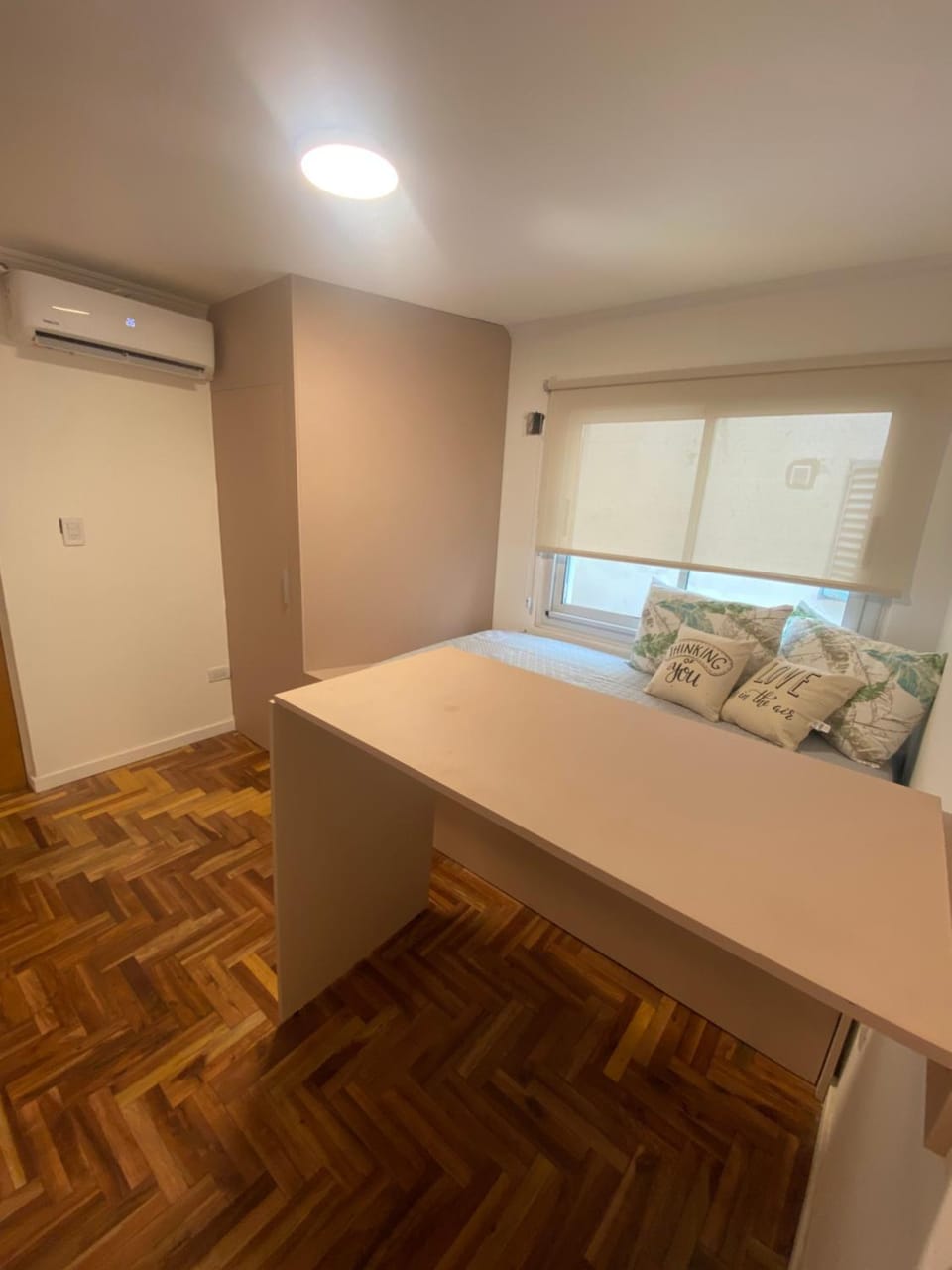 Living room, Photo of the whole room, air conditioner