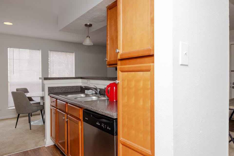 Wyndham 1205 Modern luxe 2BD2BA I Parking Apartment in Hampton
