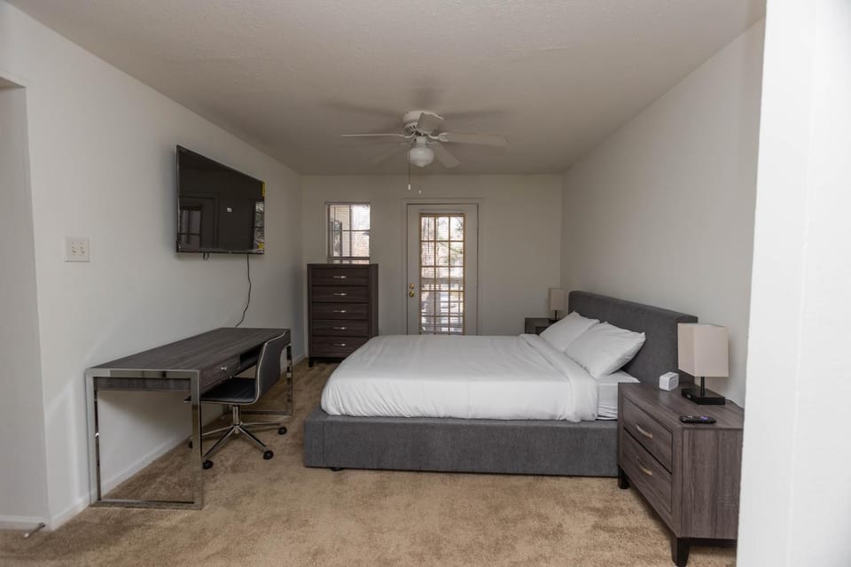 Wyndham 219 Modern 2br suite, Parking Apartment in Hampton