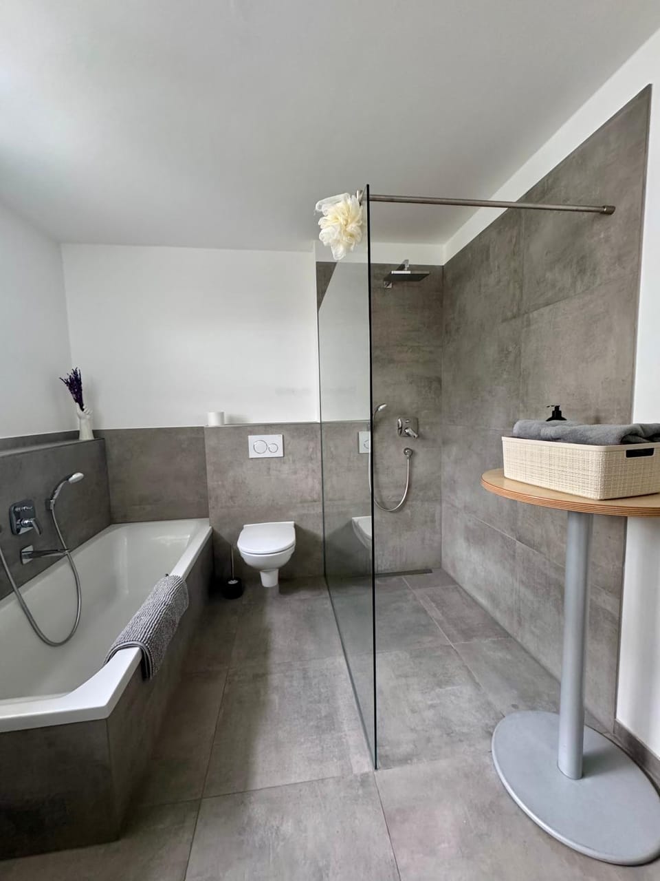 Shower, Toilet, Bathroom, Bath, towels