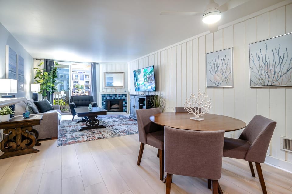 TV and multimedia, Living room, Dining area