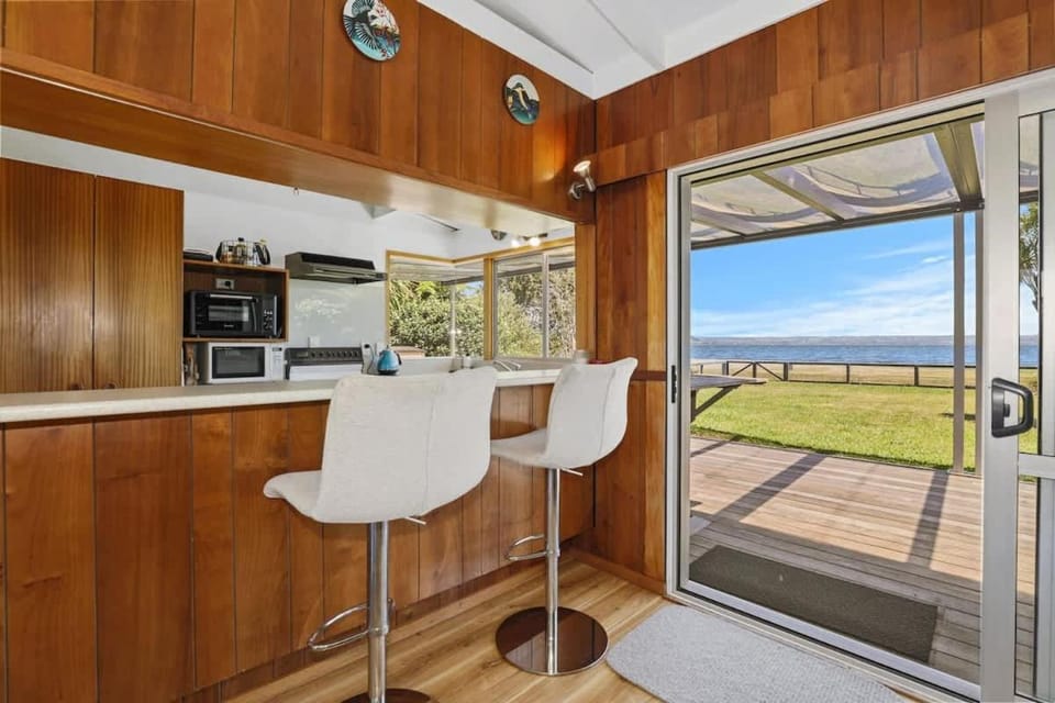 Hannah's Bay Lakefront House in Rotorua
