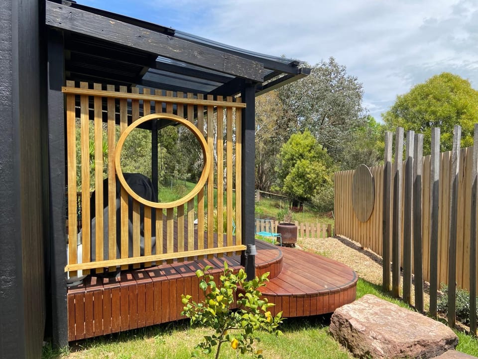 Libelle - Peaceful, Secluded Luxury with abundant wildlife and seasonal water views, on 3 private acres IN Daylesford Apartment in Daylesford
