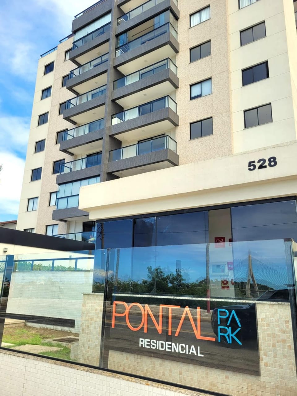 Apê em condomínio, com piscina, ar condicionado, na melhor localização de Ilhéus! Apartment in Ilhéus