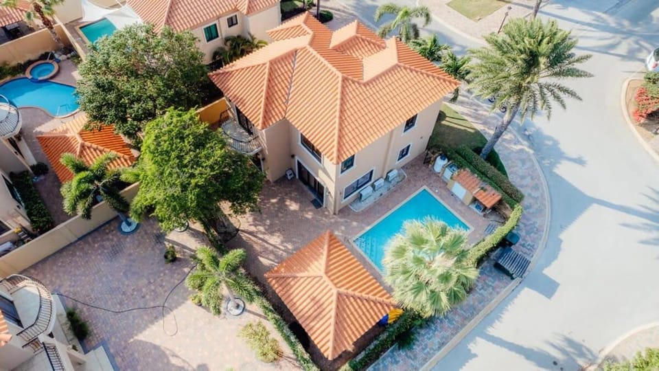 Gold coast elegance with private pool House in Noord