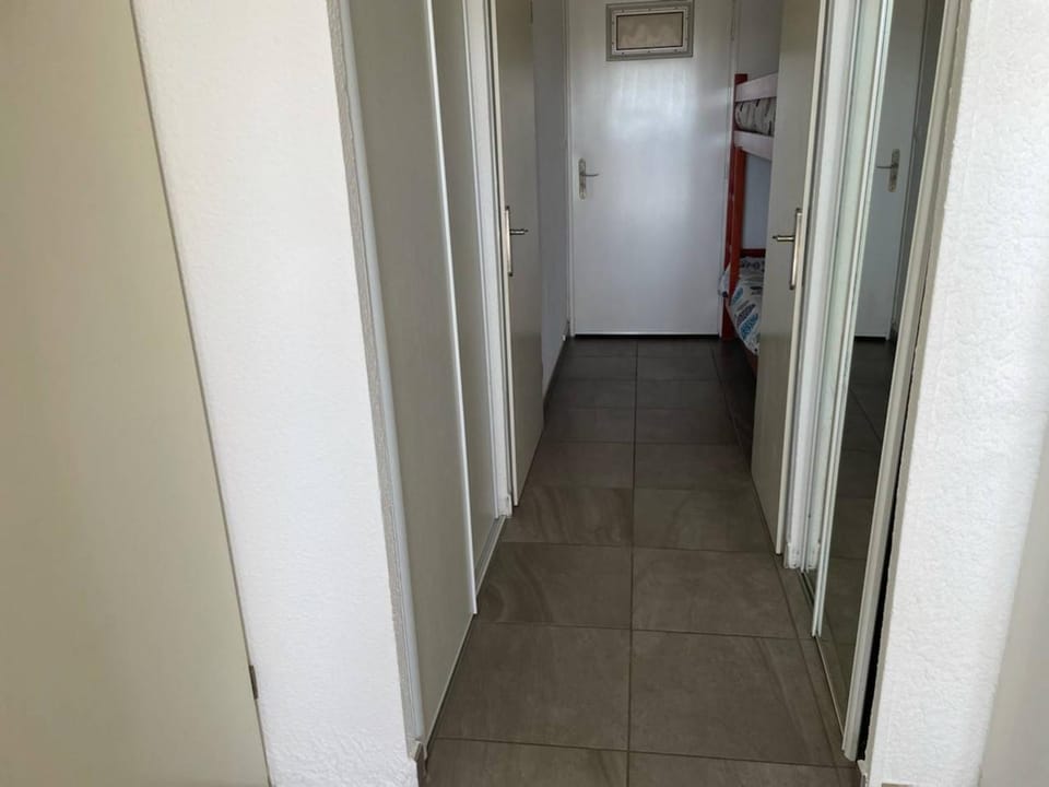 Appartement T2 Cabine, 50m Plage, Terrasse & Jardin, Piscine & Tennis, Port Camargue Cabin in Le Grau-du-Roi