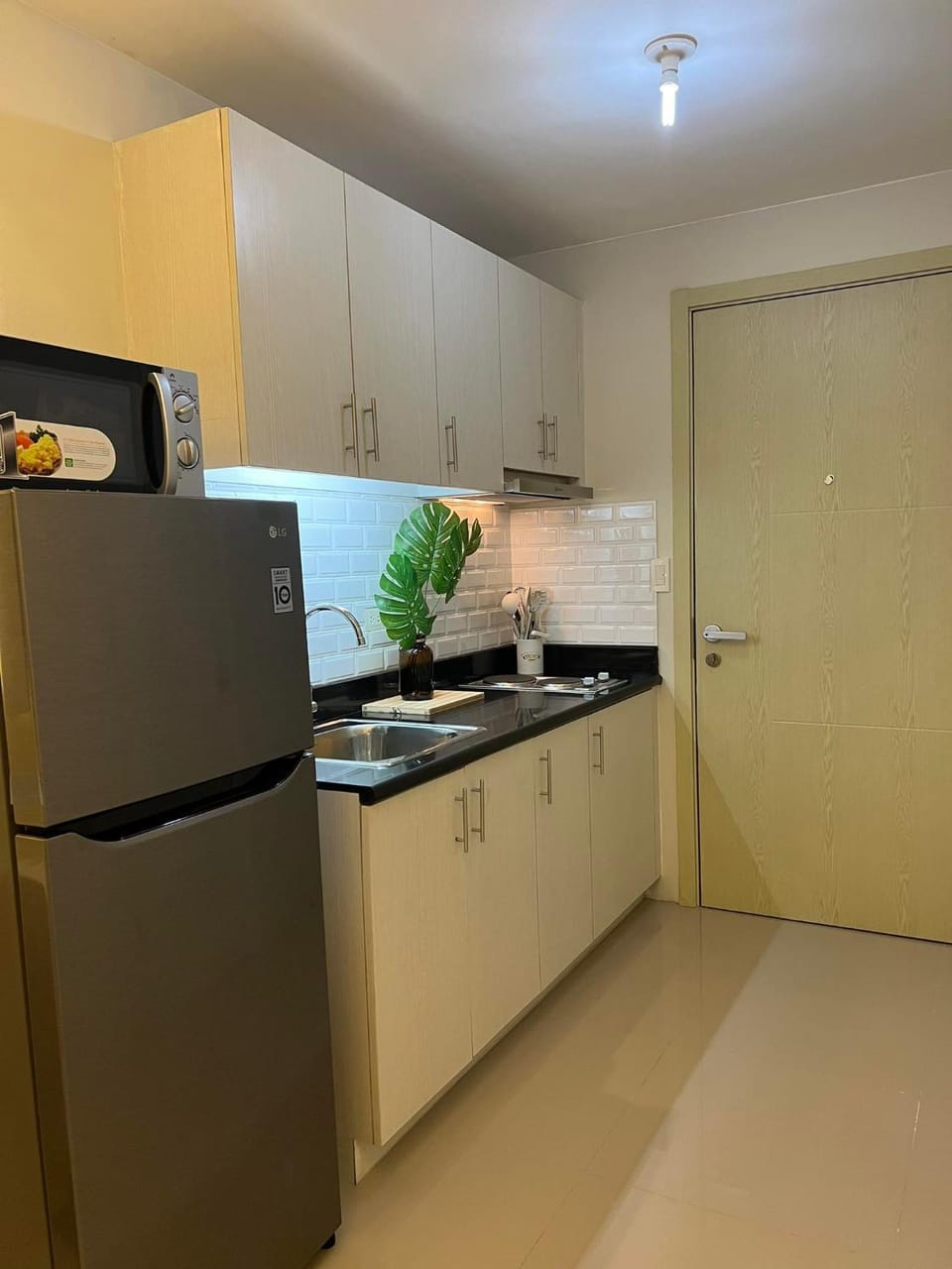Luxury lodgings by PN Leonardo Apartment in Makati