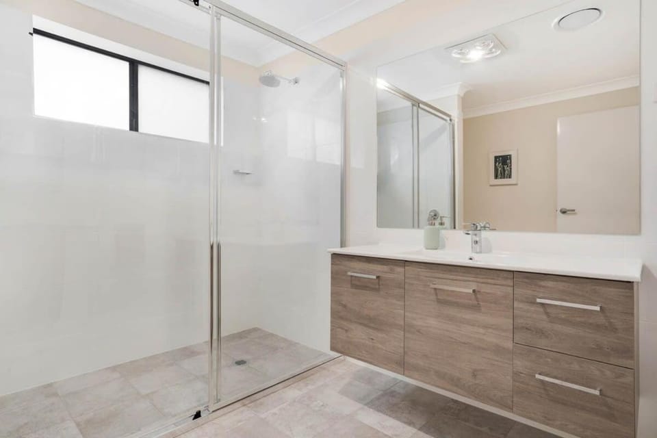 Crooked Lane Apartment - CBD, Stylish & Central Apartment in North Wagga Wagga