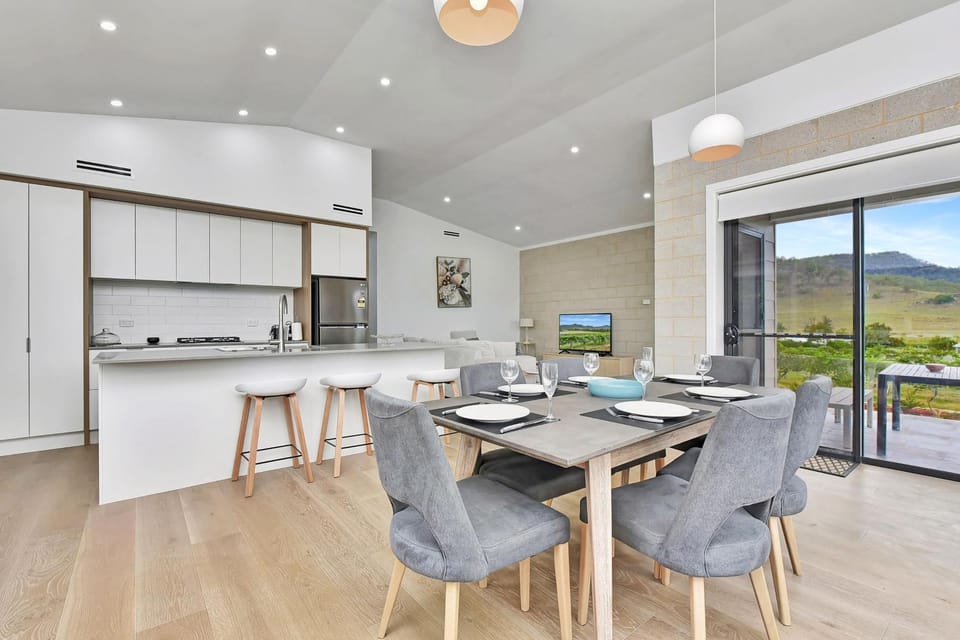 Somerville Wines Lux Escape 3-Bedroom Cottage Near Broke Wineries House in Broke