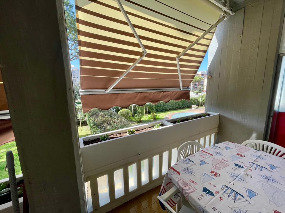 Balcony/Terrace, Garden view