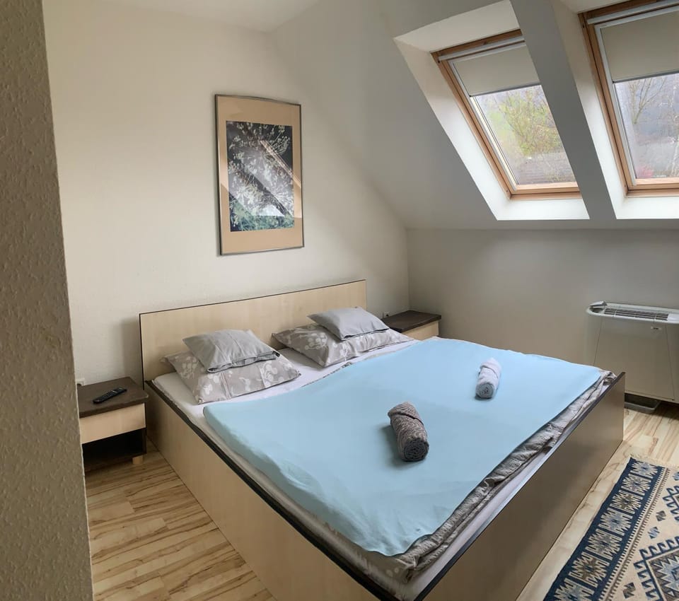 Photo of the whole room, Bedroom