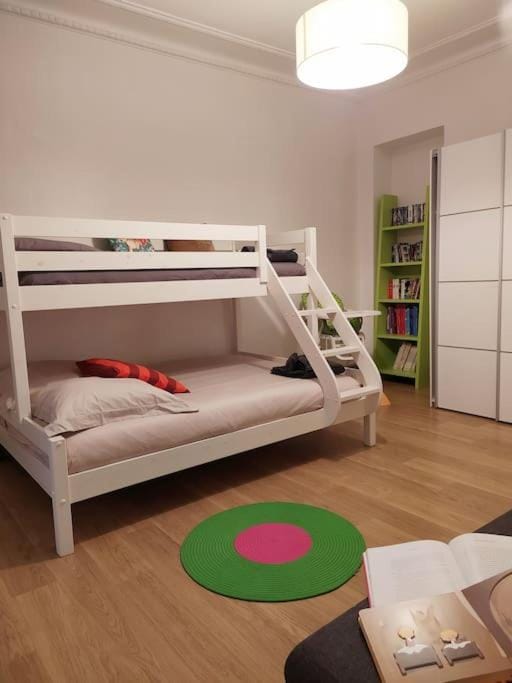 L'ombre du Vieux-Port appartement spacieux Apartment in Marseille