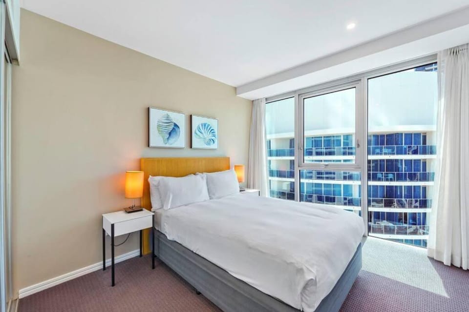 Oceanside sky dream Hilton 2.5BDR with 180° views Apartment in Surfers Paradise Boulevard