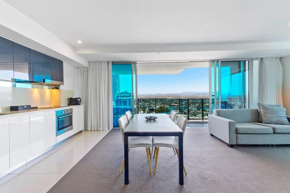 Oceanside sky dream Hilton 2.5BDR with 180° views Apartment in Surfers Paradise Boulevard