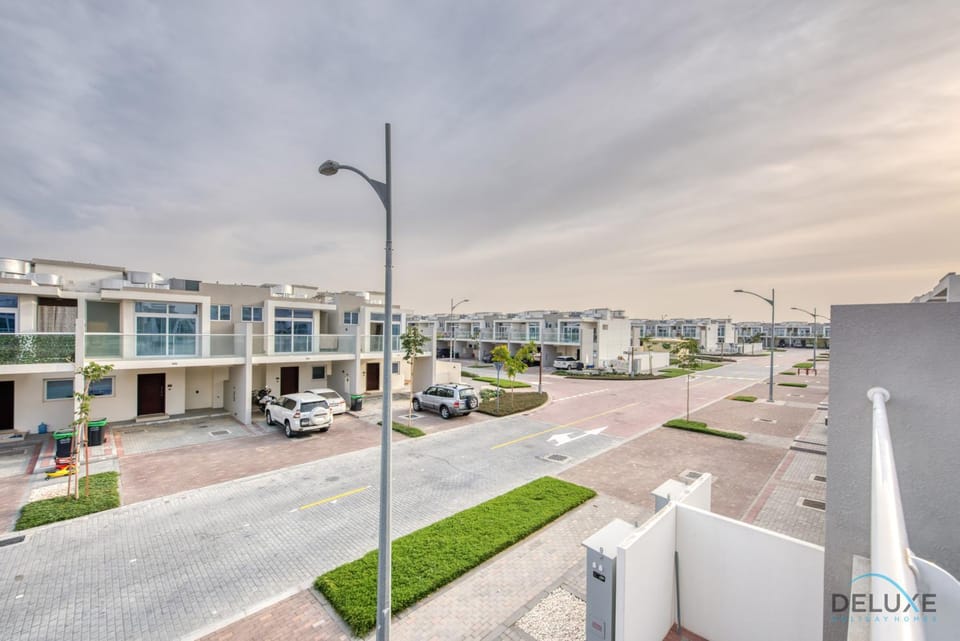 Neighbourhood, Street view, Parking