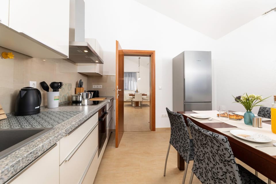Coffee/tea facilities, Kitchen or kitchenette, Food and drinks, Dining area, pet friendly, stove, toaster