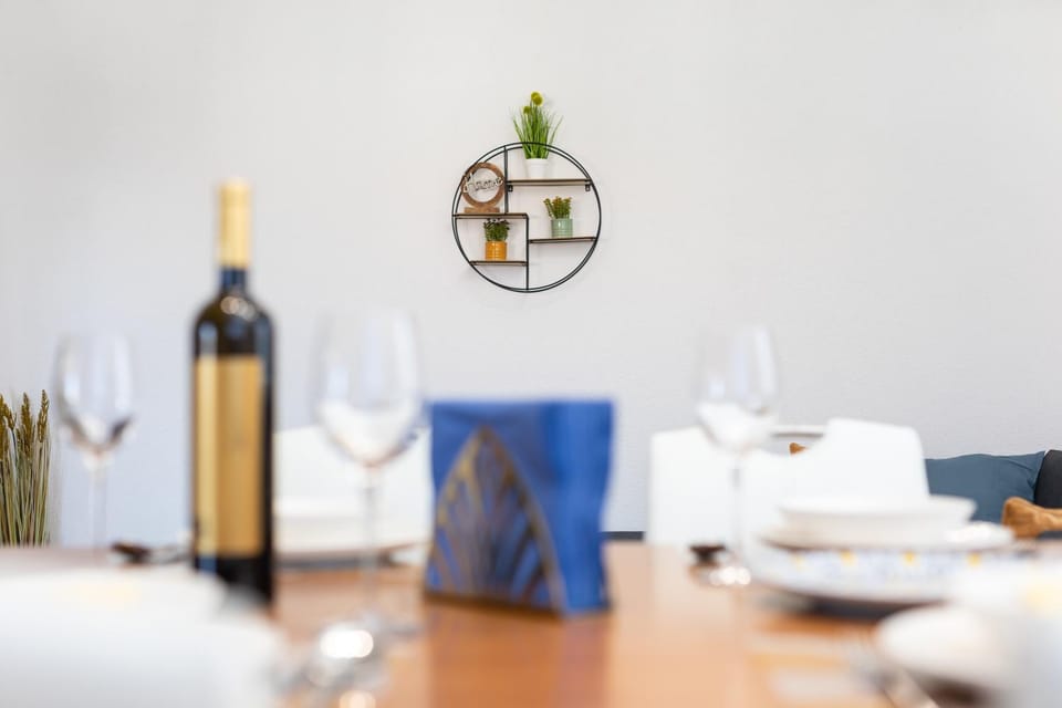 Dining area, Drinks, Alcoholic drinks