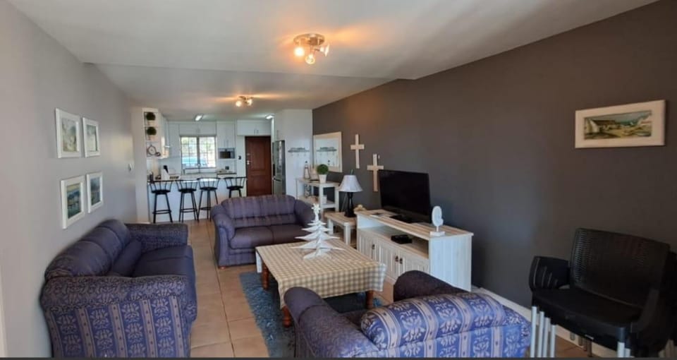 Communal lounge/ TV room, TV and multimedia, Living room, Seating area