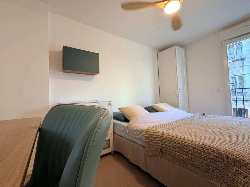 TV and multimedia, Photo of the whole room, Bedroom