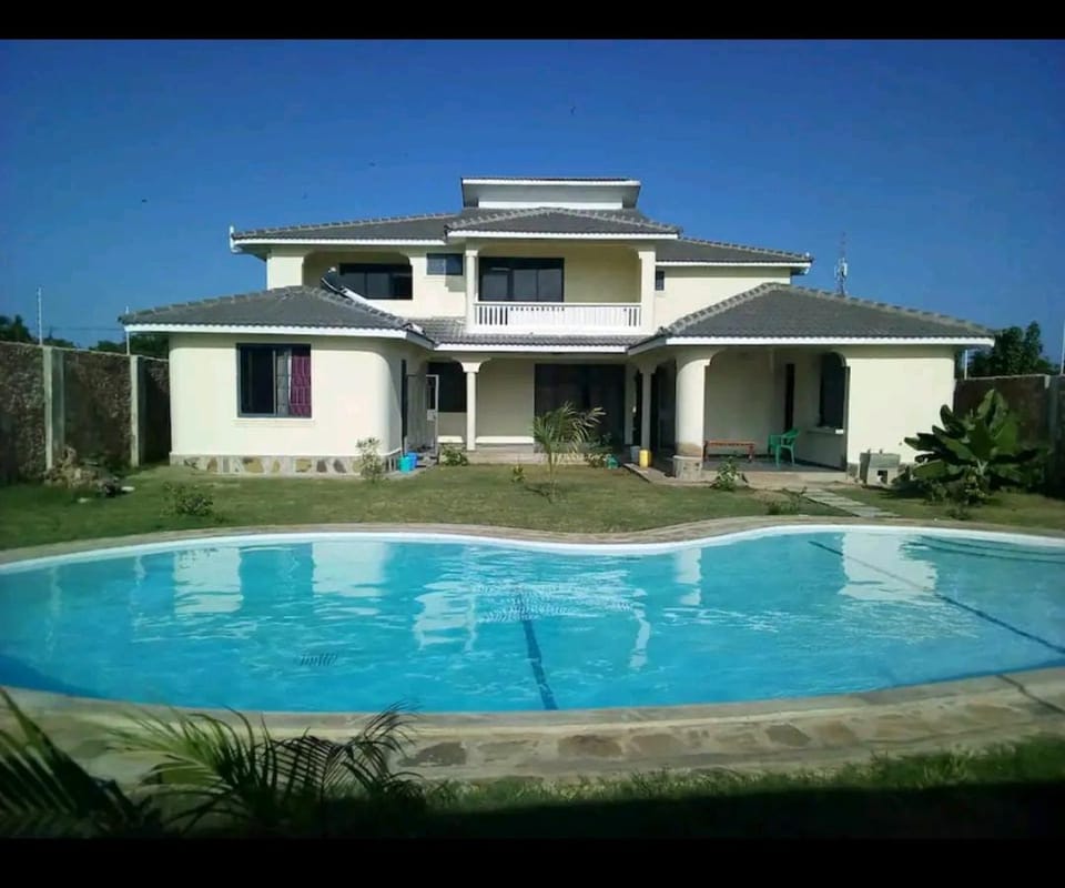 Property building, Pool view, Swimming pool