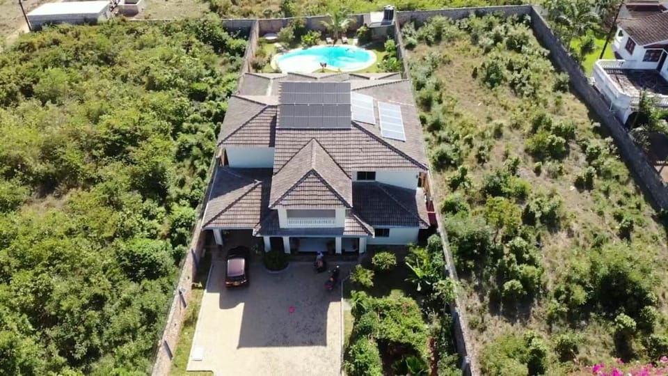 Property building, Day, Bird's eye view, Garden view, Parking