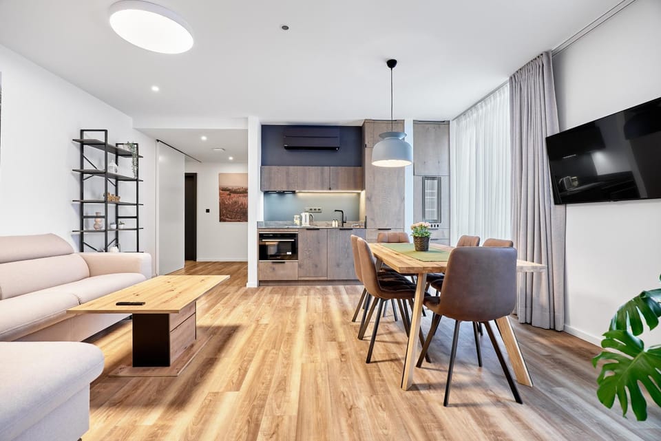 TV and multimedia, Kitchen or kitchenette, Living room, Seating area