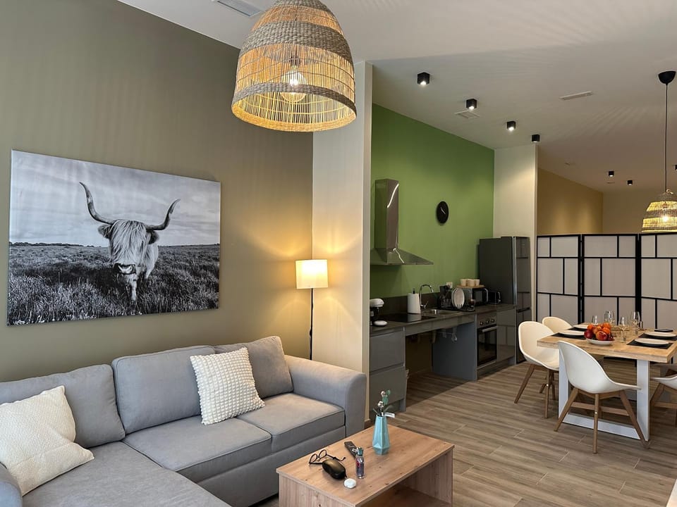 Living room, Seating area, Dining area