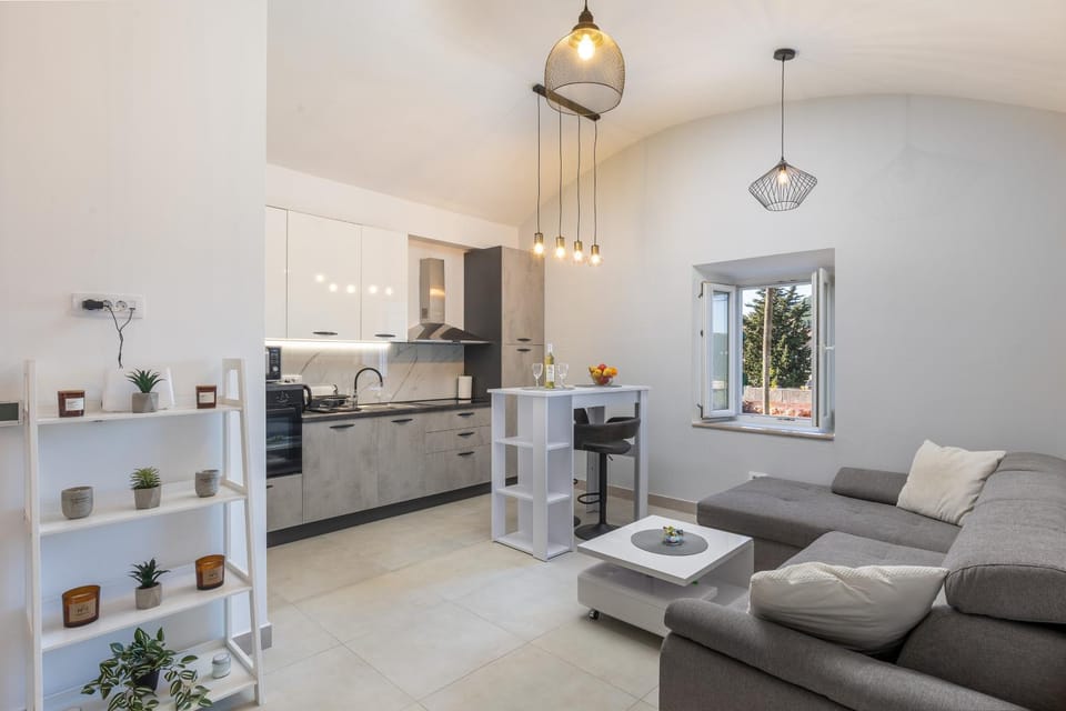 Kitchen or kitchenette, Living room