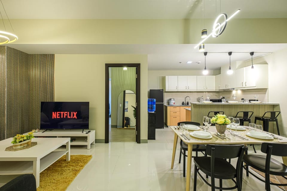 Premium 3BR Suite UptownBGC w/ Bathtub & Balcony Apartment in Makati
