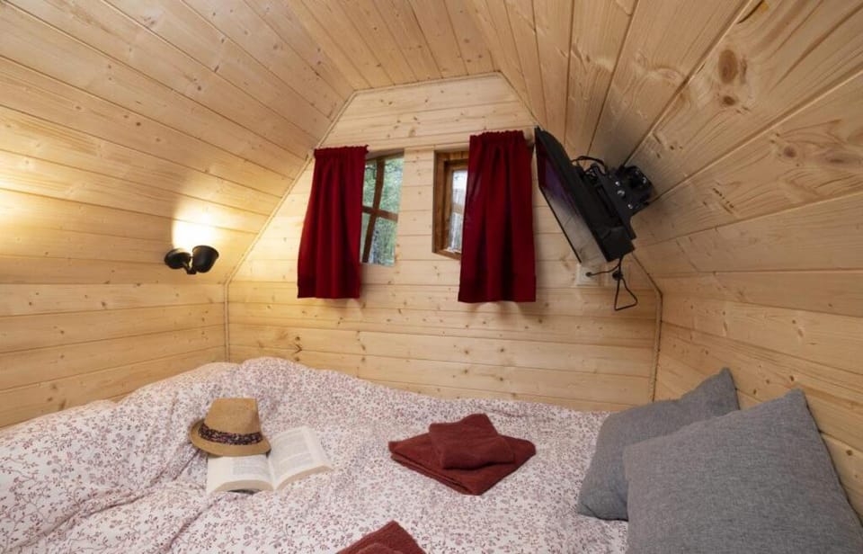 Camping Ushuaïa Villages Au Bois Joli Campground/ 
RV Resort in Bourgogne-Franche-Comté
