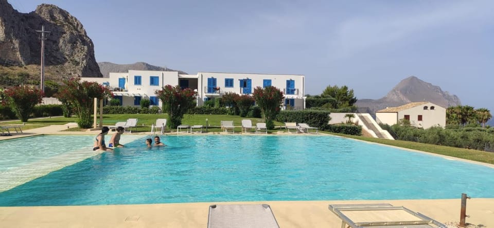 Pool view, Swimming pool, sunbed