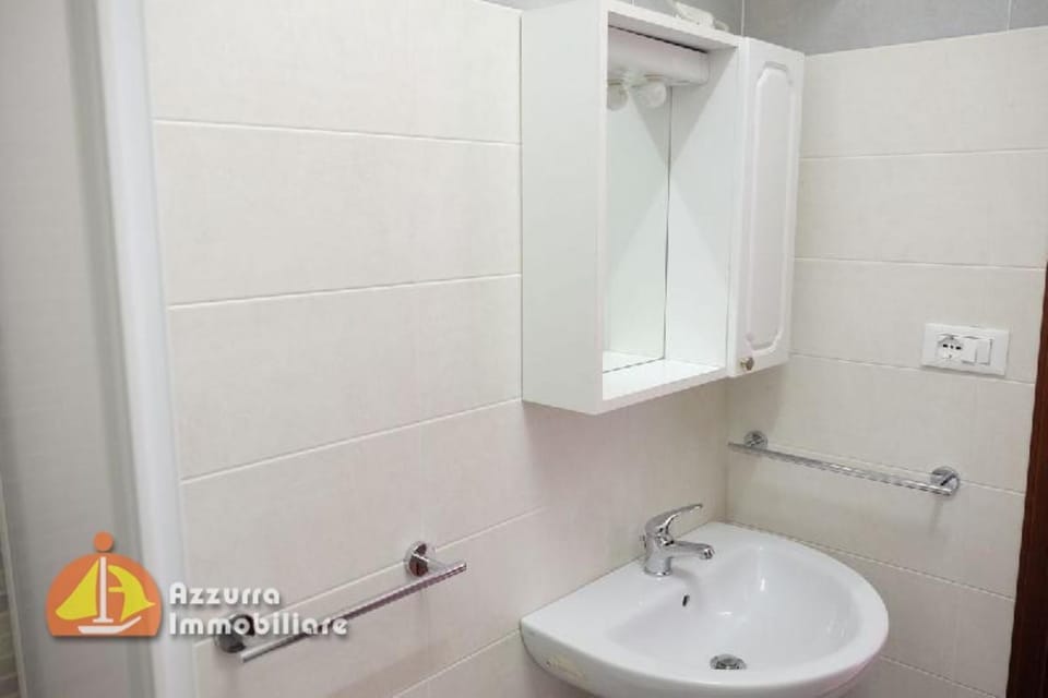 Bathroom, Living room