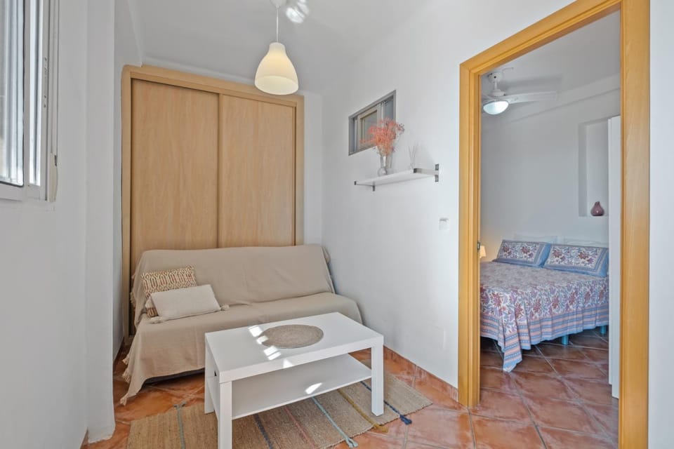Bed, Seating area, Bedroom