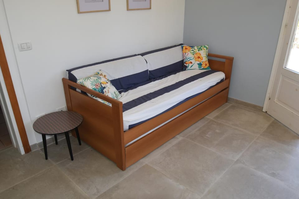 Bed, Living room