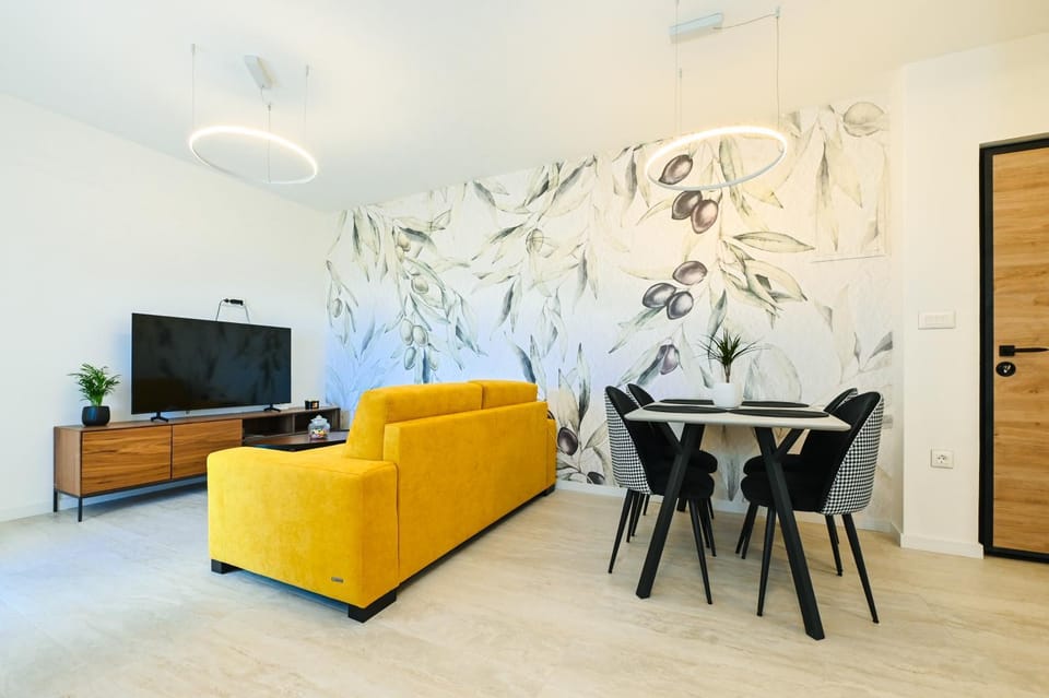 TV and multimedia, Living room, Seating area, Dining area