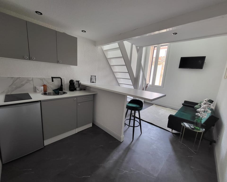 Kitchen or kitchenette, Living room, Dining area
