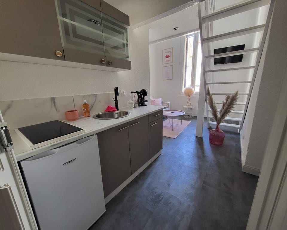 Kitchen or kitchenette, Living room