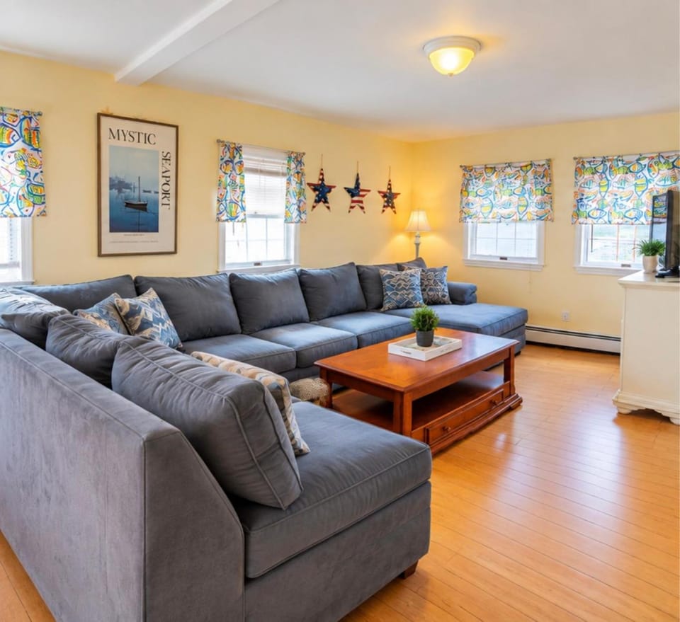 The Blue Parrot at Hampton Beach House in Hampton Beach