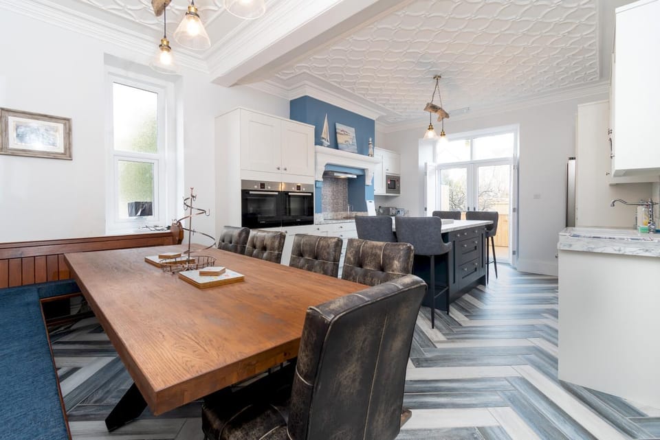 Kitchen or kitchenette, Other, Seating area, Dining area, pet friendly, stove